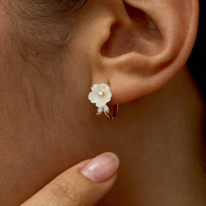 Orecchini a Fiore in Madreperla, Orecchini Nuziali con Fiori di Perle per la vendita all'ingrosso da parte di Drrtymagic