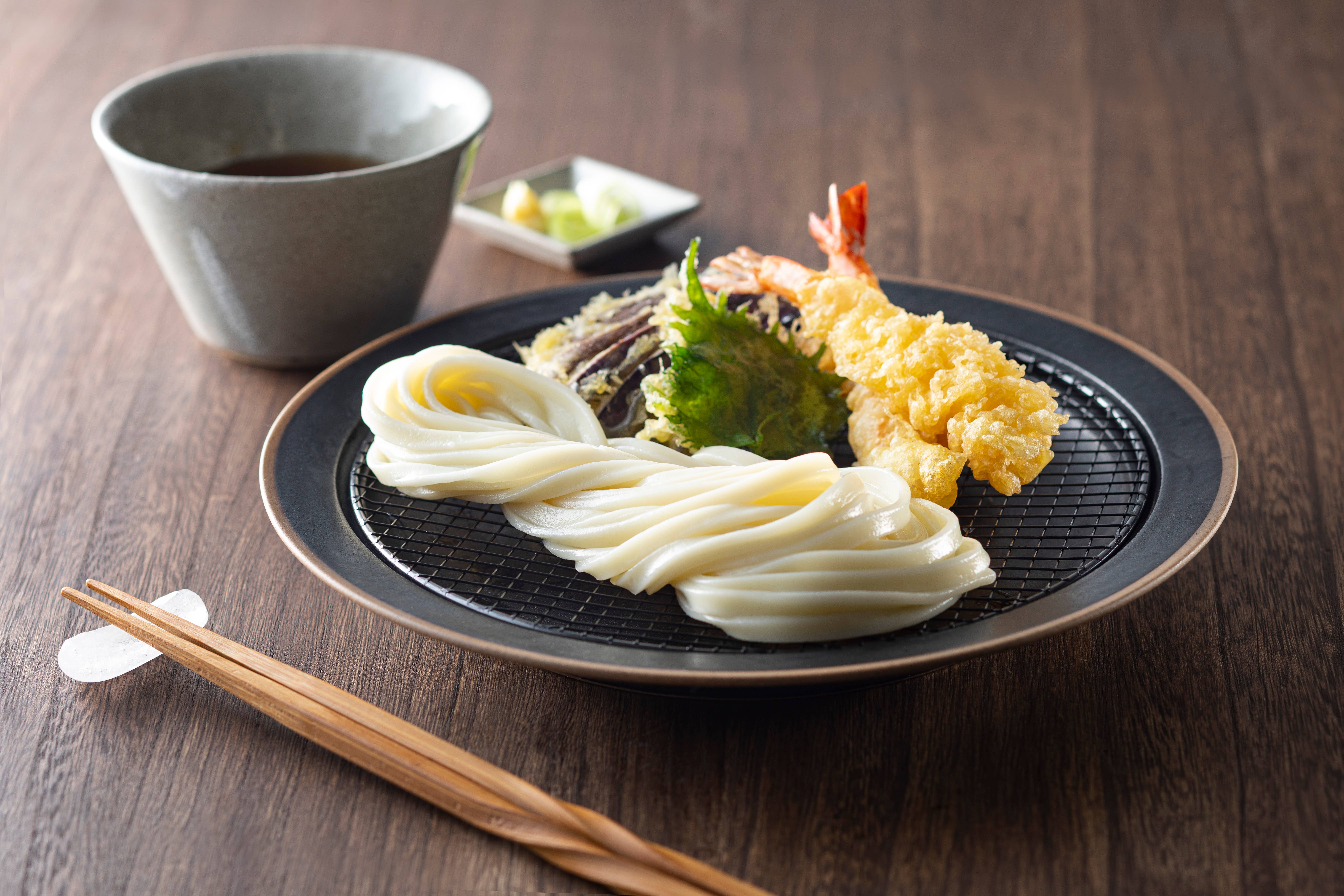 KIKIME - Wholesale Dinner Plate - amime Plate 10" | Dinner Plate with metal net 9.8" | Pottery11