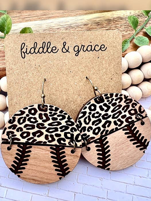 Runde træøreringe med leopard- og baseballmotiver, minimum 5 stk. SP126 for engroshandel hos UNISHE