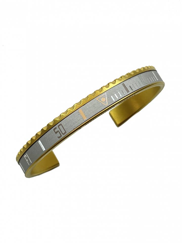BRACCIALE PVD GOLD VINTAGE MATT COLORE BIANCO-ARGENTO per la vendita all'ingrosso da parte di Speedometer Official