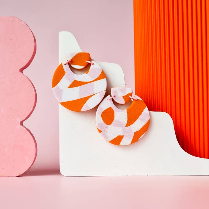 Mono - Vendita all'ingrosso Orecchini pendenti - Orecchini fatti a mano in argilla polimerica a forma organica arancione e rosa.5