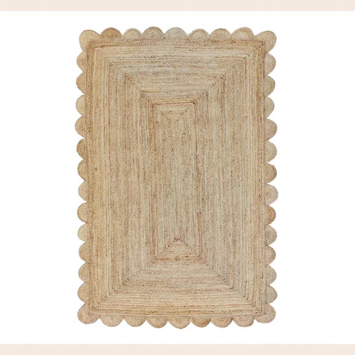 Mini tapis en jute festonné fait main - Couleur naturelle pour la vente par Maia Homes