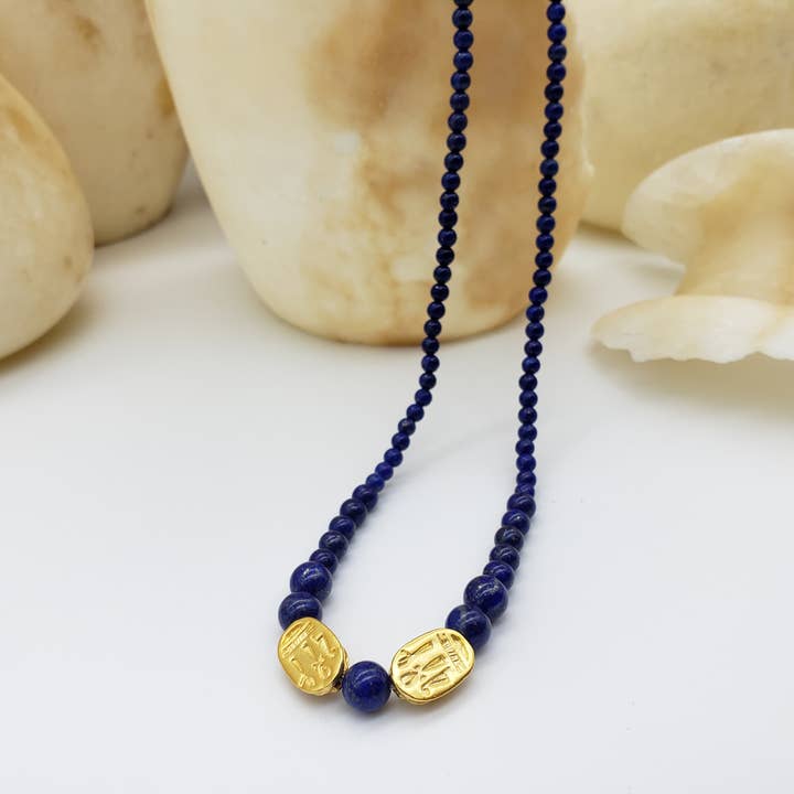 Discoveries, Inc. - Vendita all'ingrosso Collane di perline/perle - Collana con Scarabeo in Lapislazzuli Laureato - Ispirata all'Egitto4