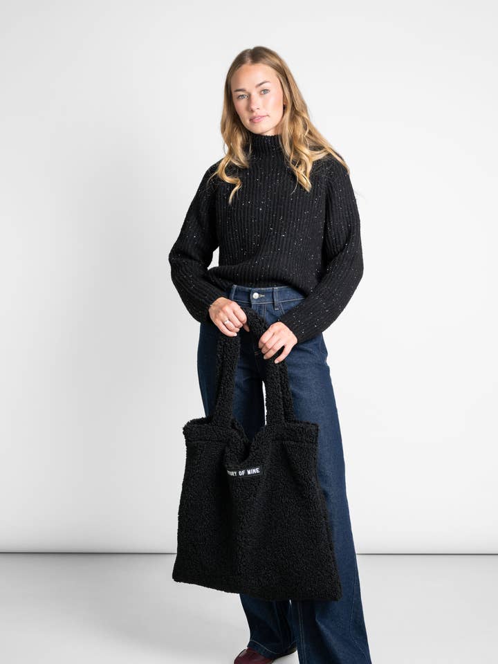 Borsa Teddy realizzata al 100% in poliestere riciclato per la vendita all'ingrosso da parte di STORY OF MINE