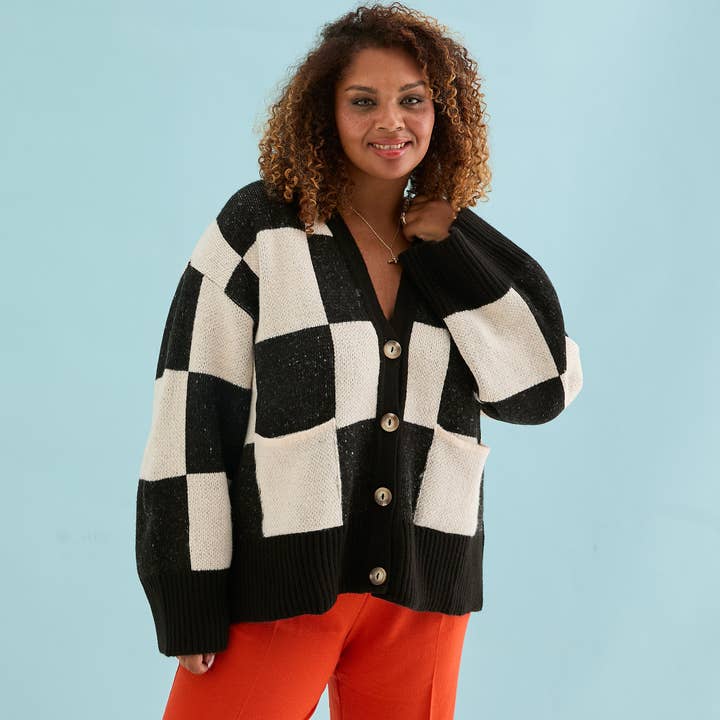 Cara & The Sky – wholesale Cardigan – Women’s – Candice Checked Oversized Chunky Cardigan - Black & White9