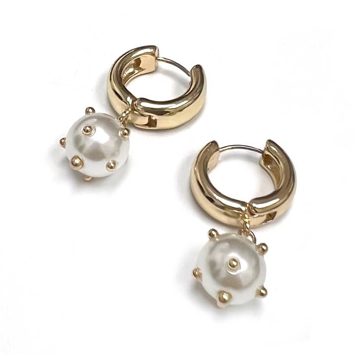 StarryNYC - Vendita all'ingrosso Orecchini pendenti - Pendente a sfera di perle con orecchini Huggie0