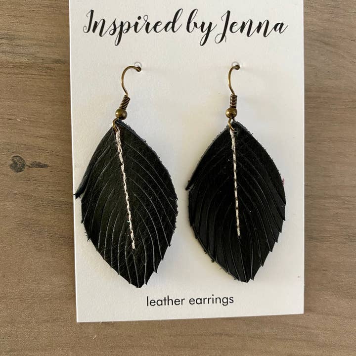 Inspired by Jenna - Vente Boucles d'oreilles pendantes - Boucles d'oreilles plumes en cuir noir (4 tailles)