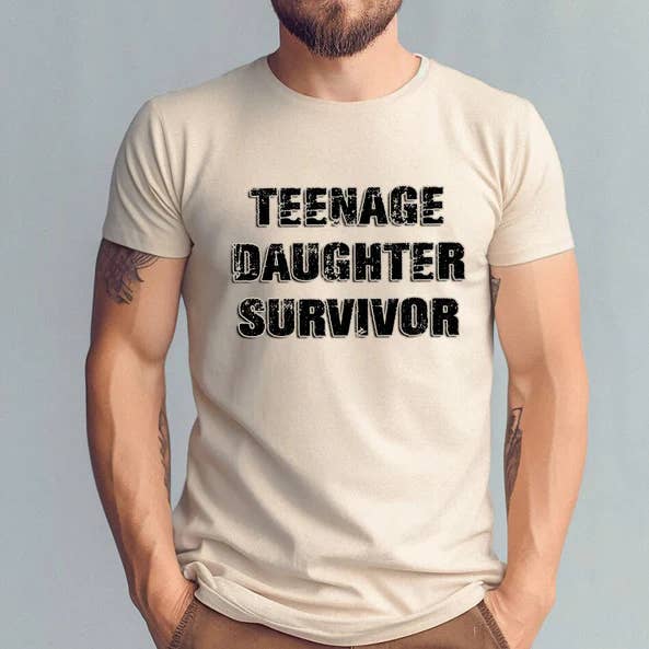 T-shirt - Survivant d'une fille adolescente pour la vente par Days with Gray