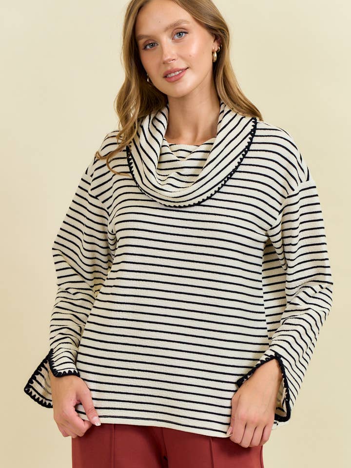 TOP A COLLO A SCIALLE IN JACQUARD A RIGHE - 45235T per la vendita all'ingrosso da parte di Doe and Rae