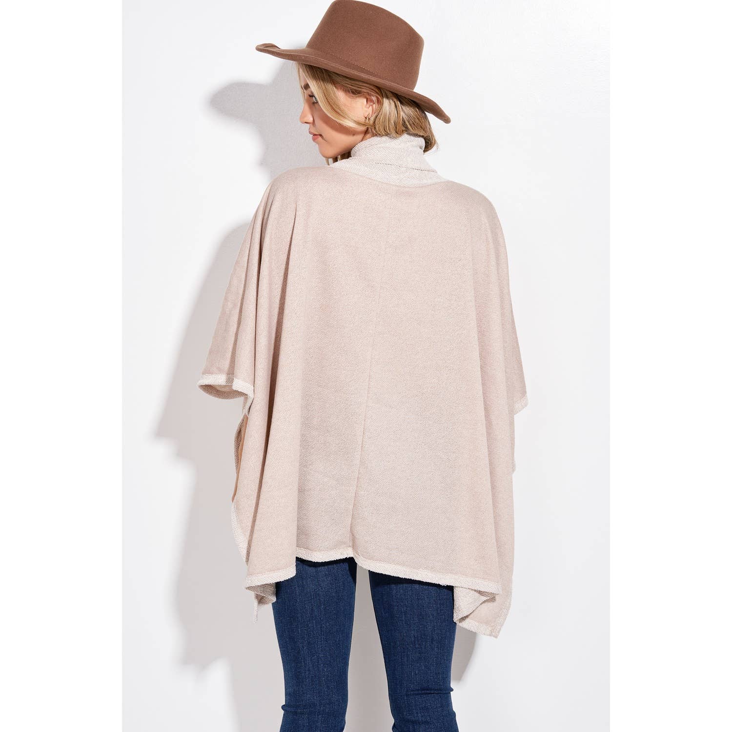 Phil Love – Großhandel Poncho – Damen – Solider Poncho mit Rollkragen11
