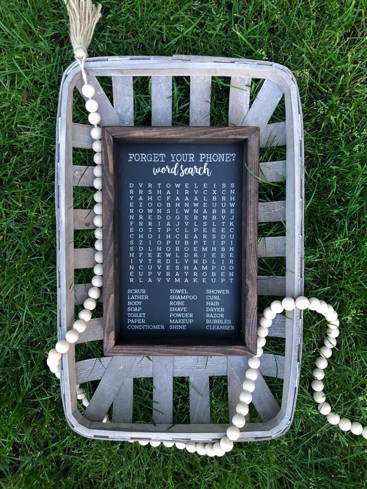 Cartello con cornice in legno con scritta «Forget your phone» per la vendita all'ingrosso da parte di Willie & Dolly Designs