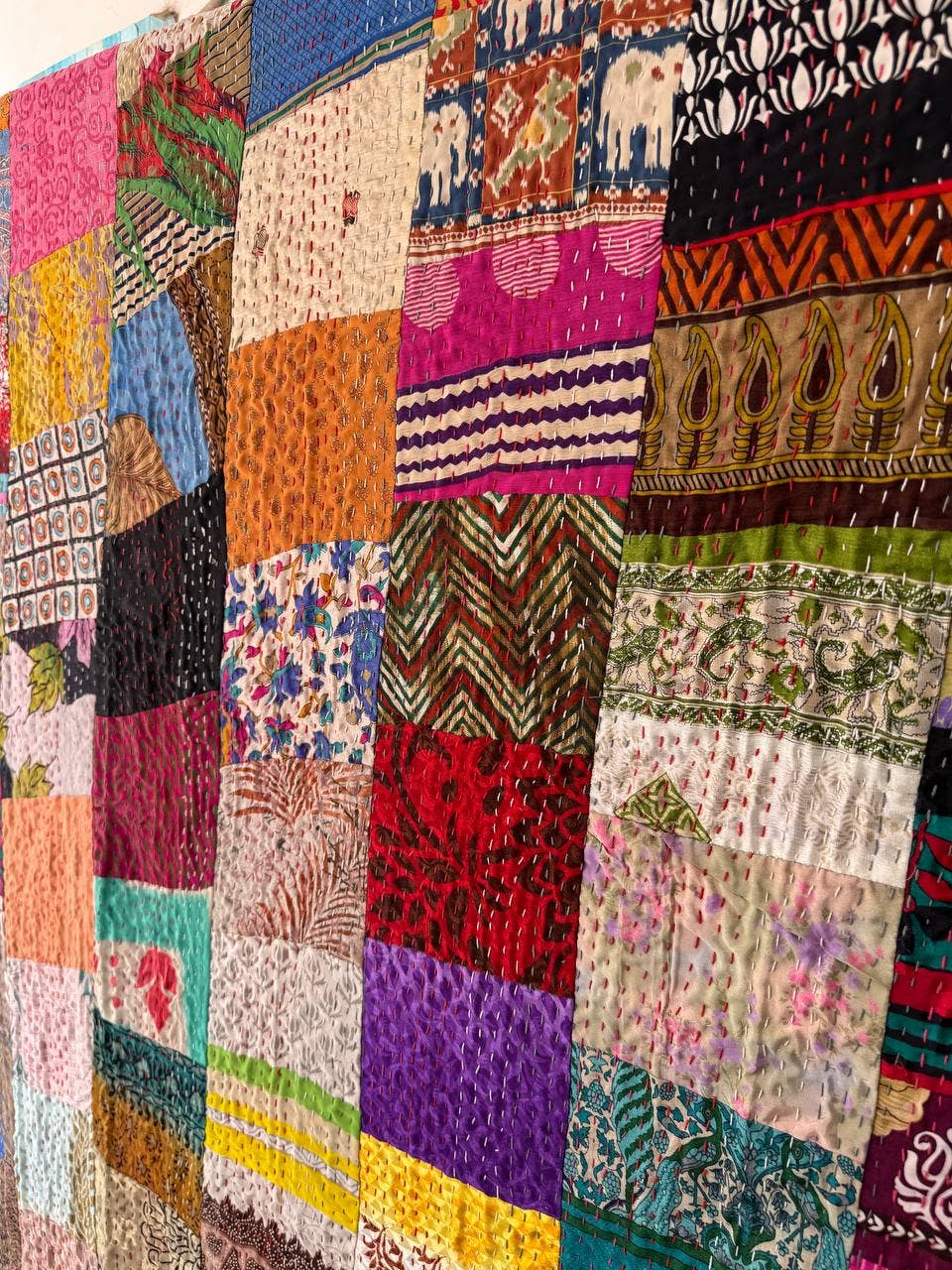 bhavnas boutique – Edredão por atacado – Colcha de Retalhos de Seda Kantha Costurada para Quarto2