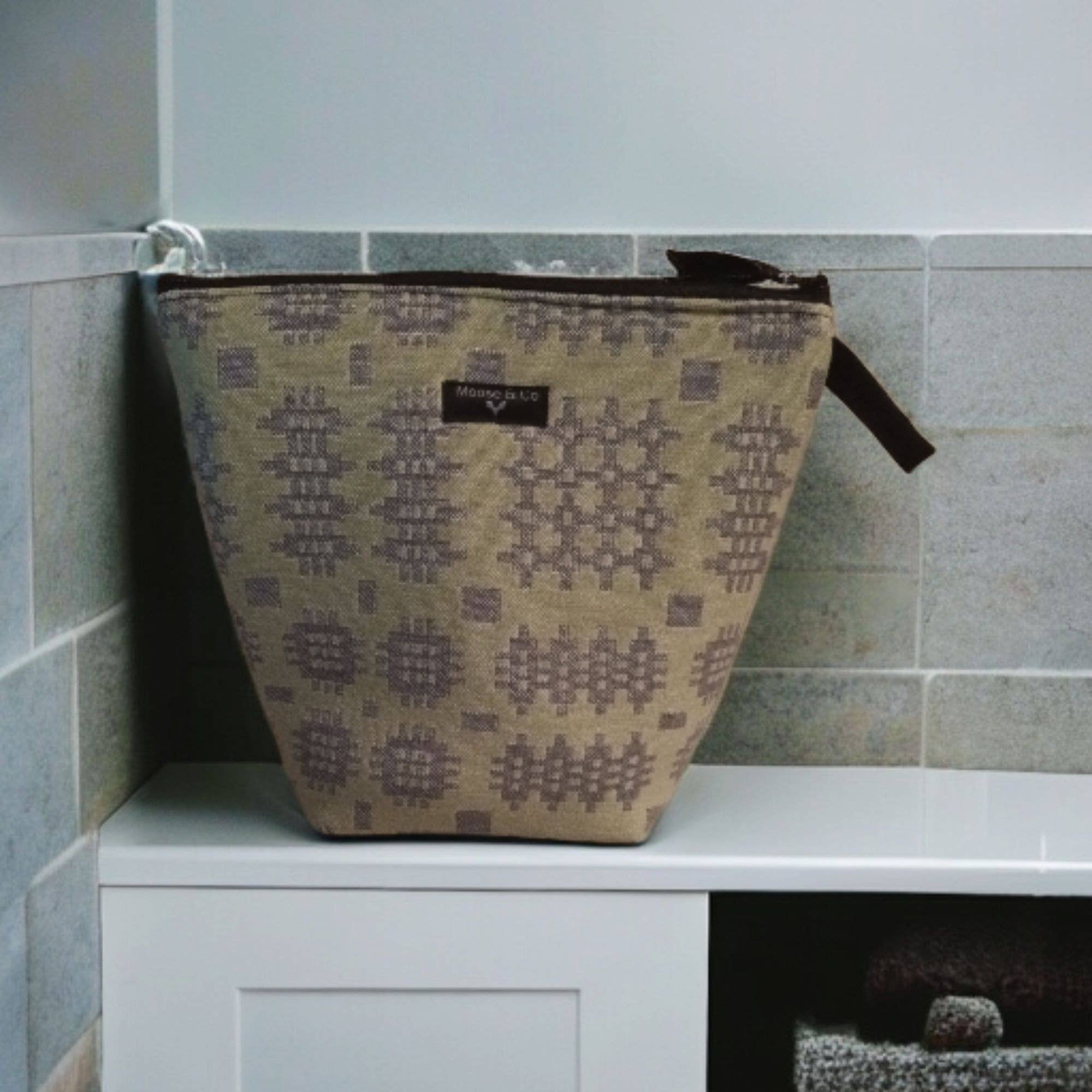 Moose & Co - Wholesale Toiletry Bag - Women's - Welsh tapestry blanket design wash bags / make up bags1