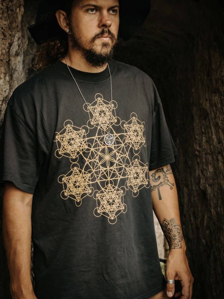Art of Zig - Wholesale Screen printed t-shirt – unisex - MET CUBE FRACTAL Faded Black Heavy T-Shirt1
