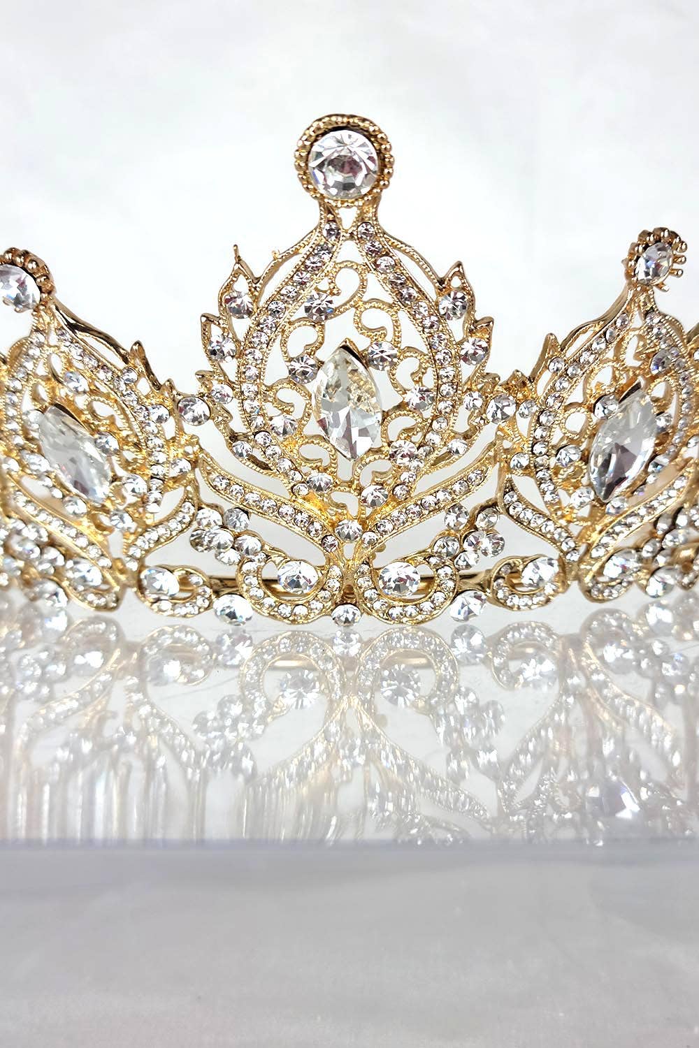 Chicas - Wholesale Tiara - Women's - One Size Fits All Tiara With Jewels HT93313