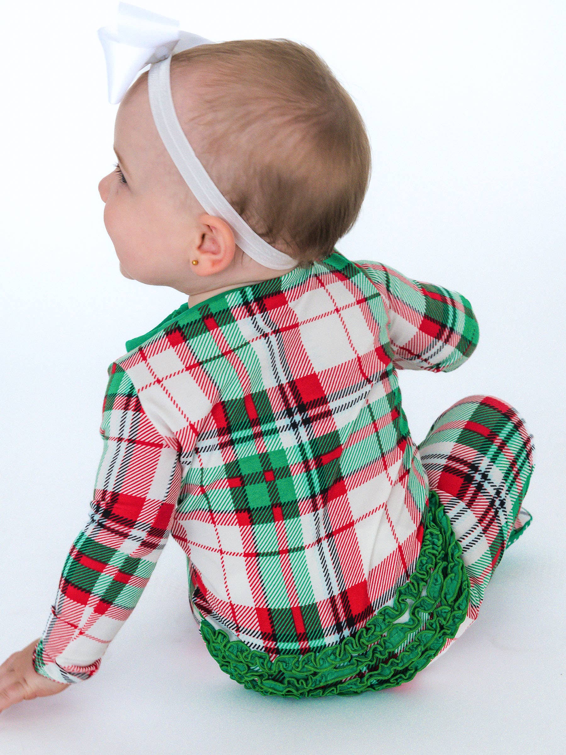 Blanc Pyjama une pièce à volants avec pieds en coton modal à carreaux Dashing Dreams pour bébé fille SoftSnooze™ en vente sur Faire2