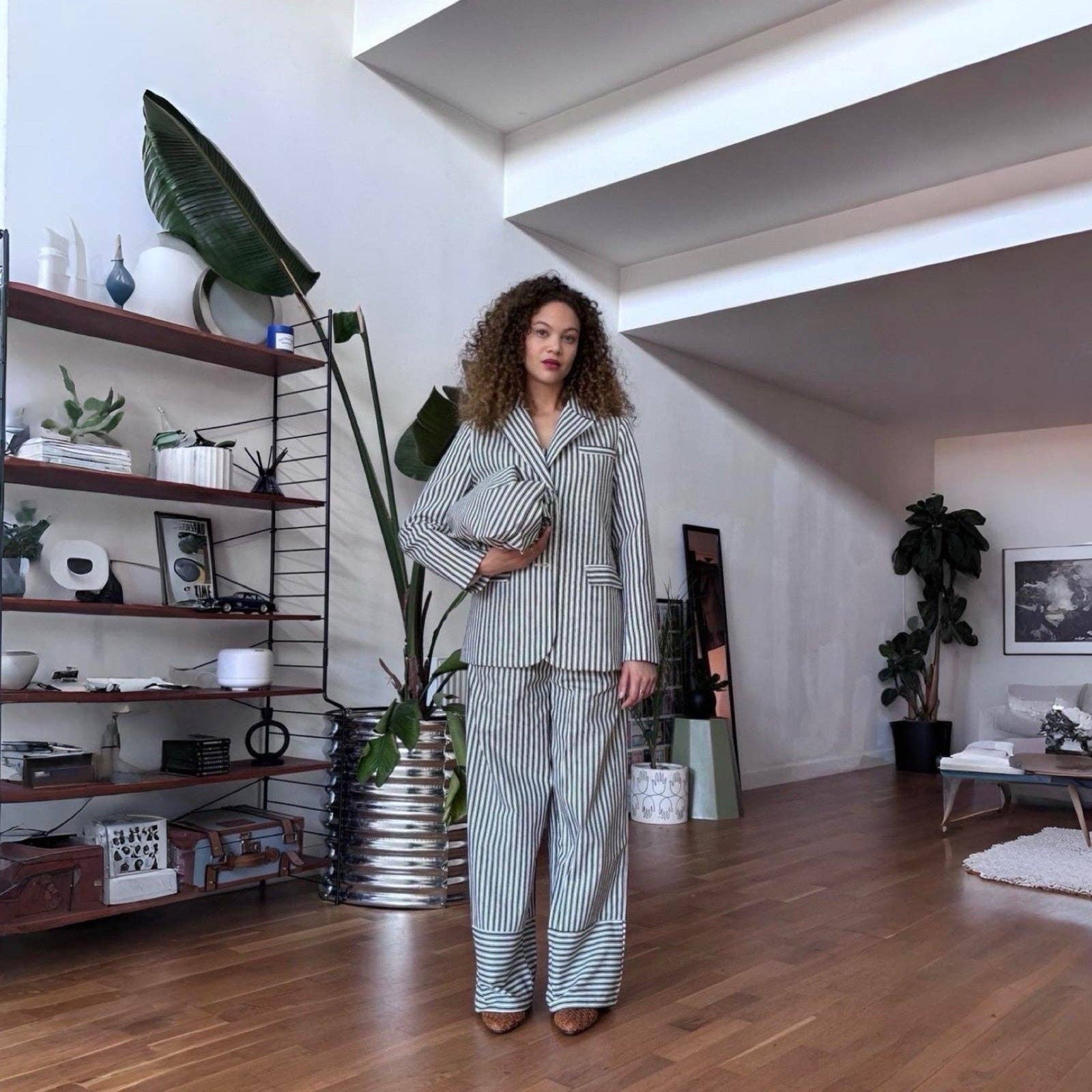 London Atelier Byproduct – wholesale Suit set – Women′s – Black White Striped Blazer Trousers Corset And Tote Bag Four Piece Set1