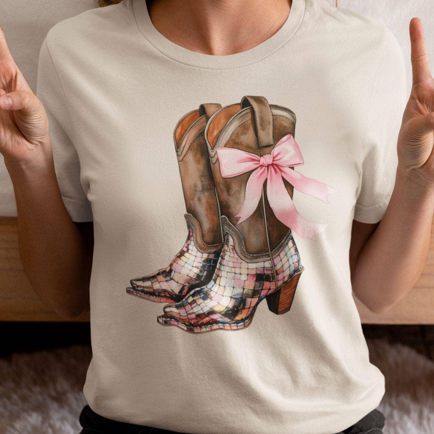 NVC Ecommerce LLC - Vendita all'ingrosso Maglietta stampata - Donna - Maglietta con stivali da cowgirl occidentale, maglione con fiocco da rodeo con palla da discoteca2