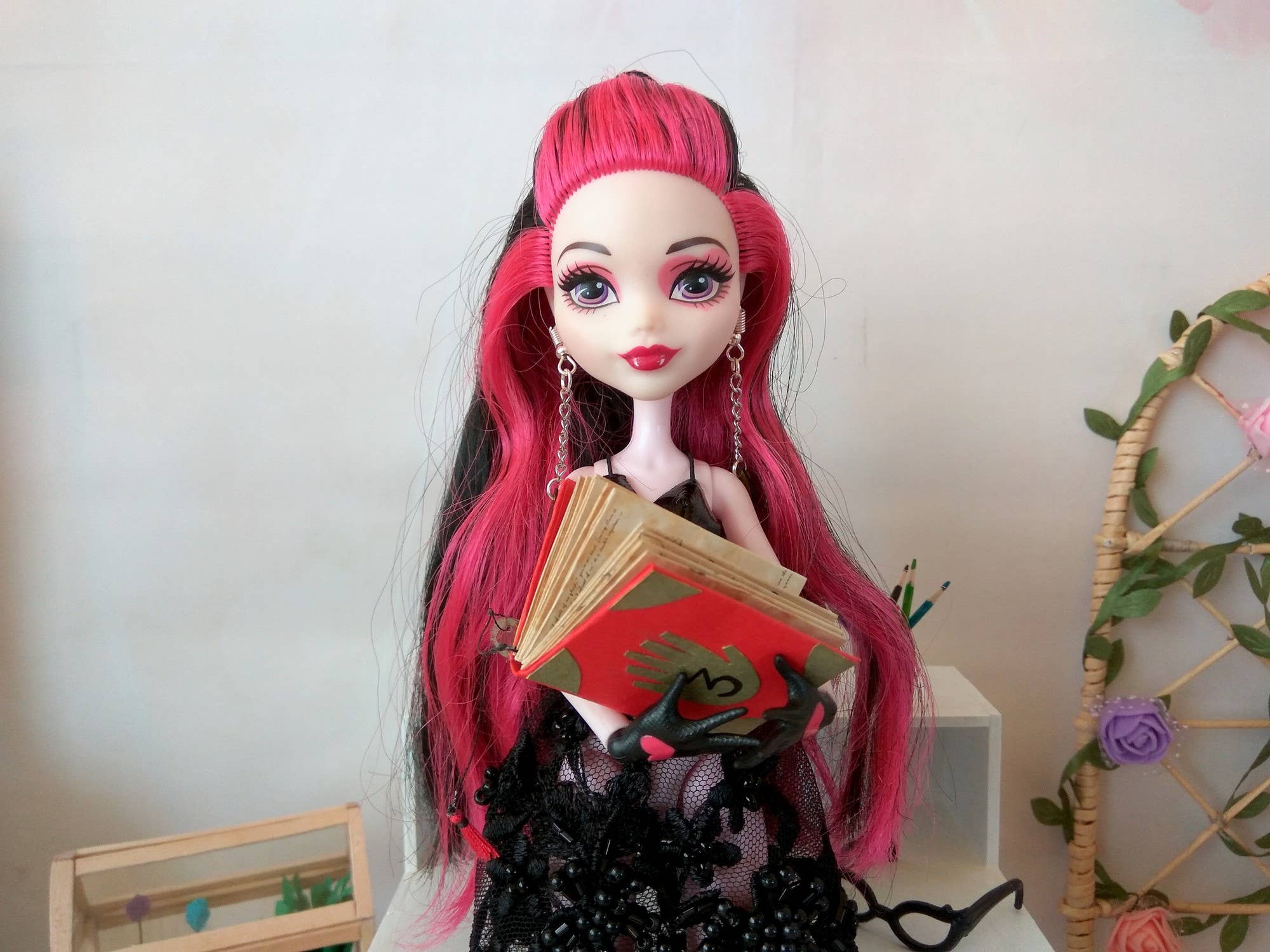 Lenasminiland - Vente Accessoire de poupée – enfant - Livre d'automne miniature Gravity avec pages de texte. Mystery Shack12