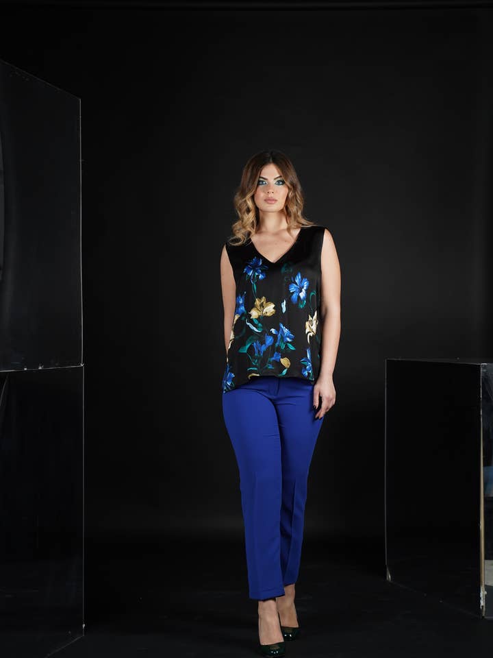 Top com flores ryal alça larga por atacado de Oltretempo