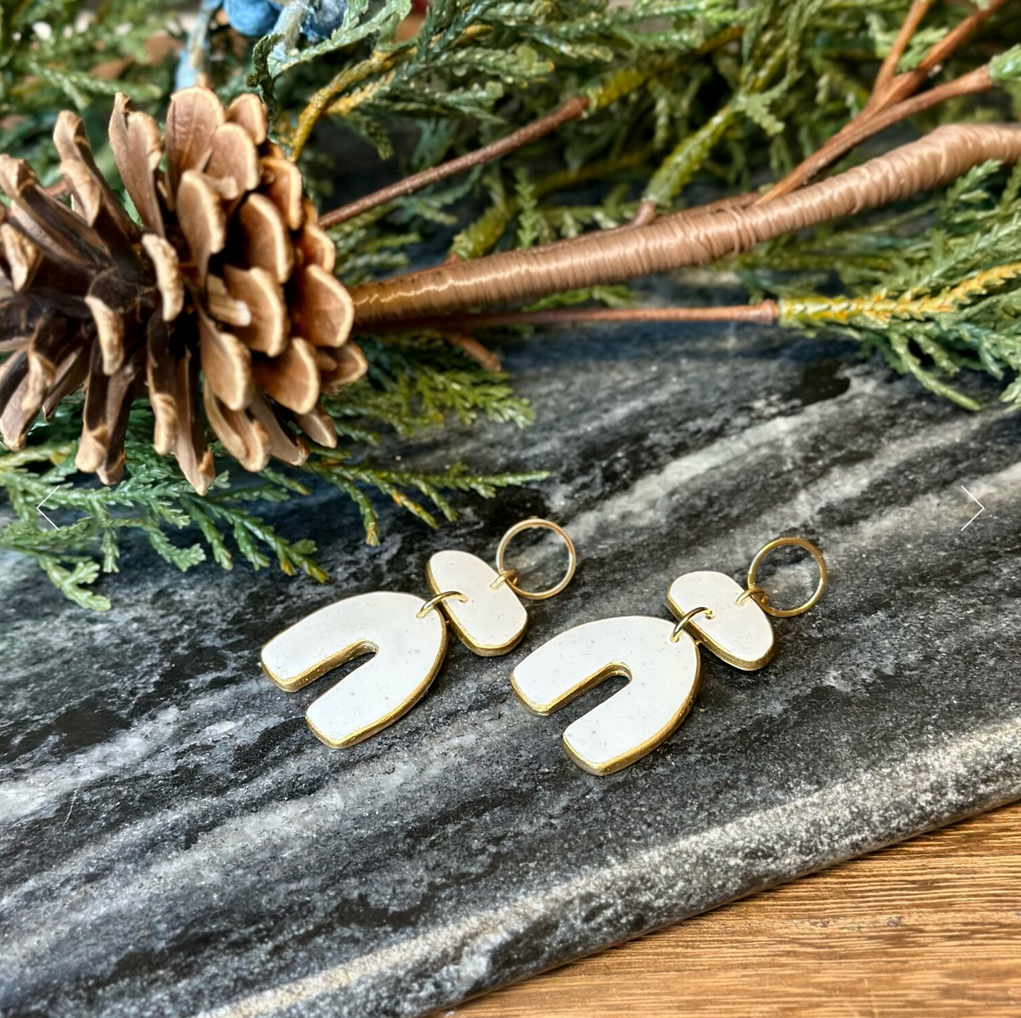 913onCanvas - Wholesale Dangle Earrings - Pebbled Arch: 18K Gold (Black or White)1