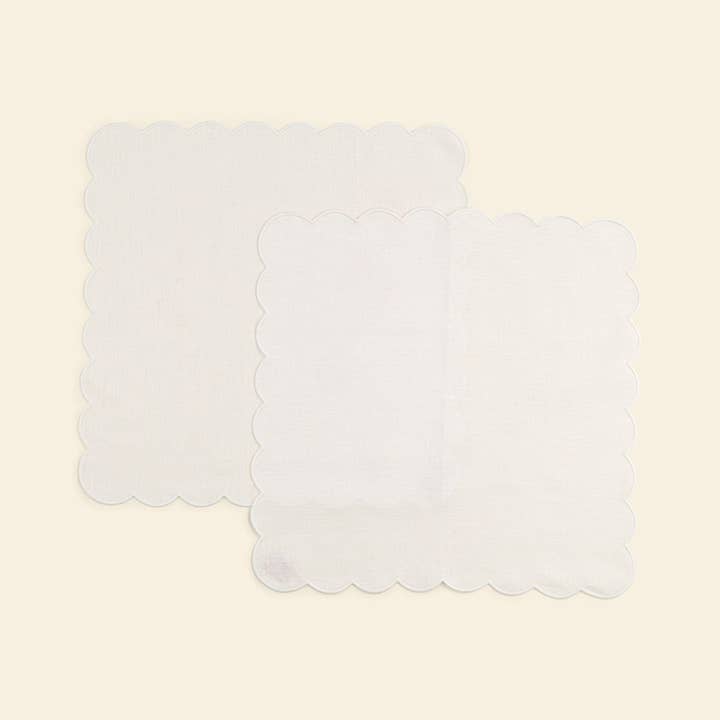 Scalloped white linen napkins (set of 2) for wholesale on Faire1