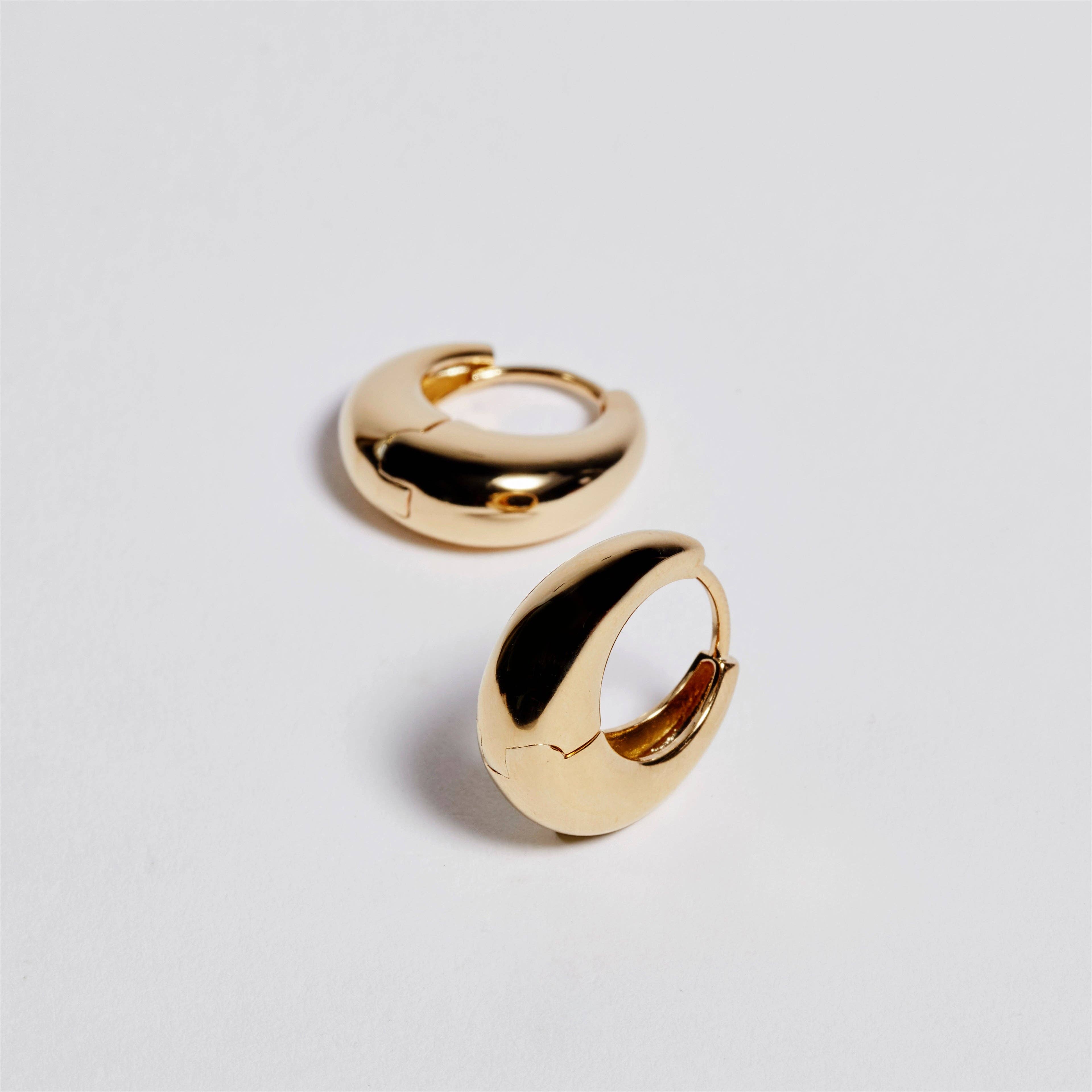 Huguette Paris - Wholesale Huggie Earrings - Earrings - HALÉE3