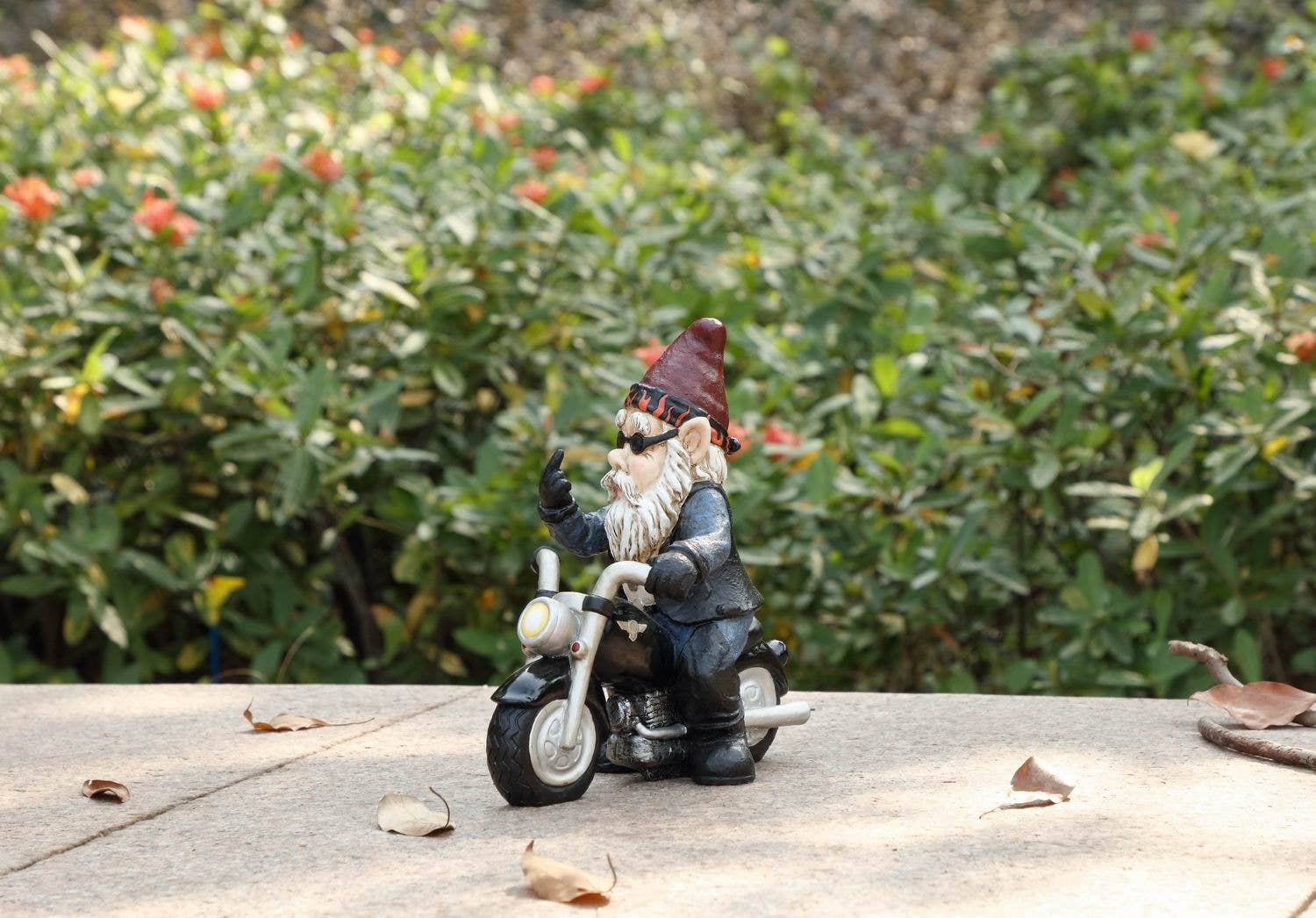 Hi-Line Gift Ltd. - Vente Nains de jardin - Nain biker faisant un doigt d'honneur (exclusivité Hi-Line)2
