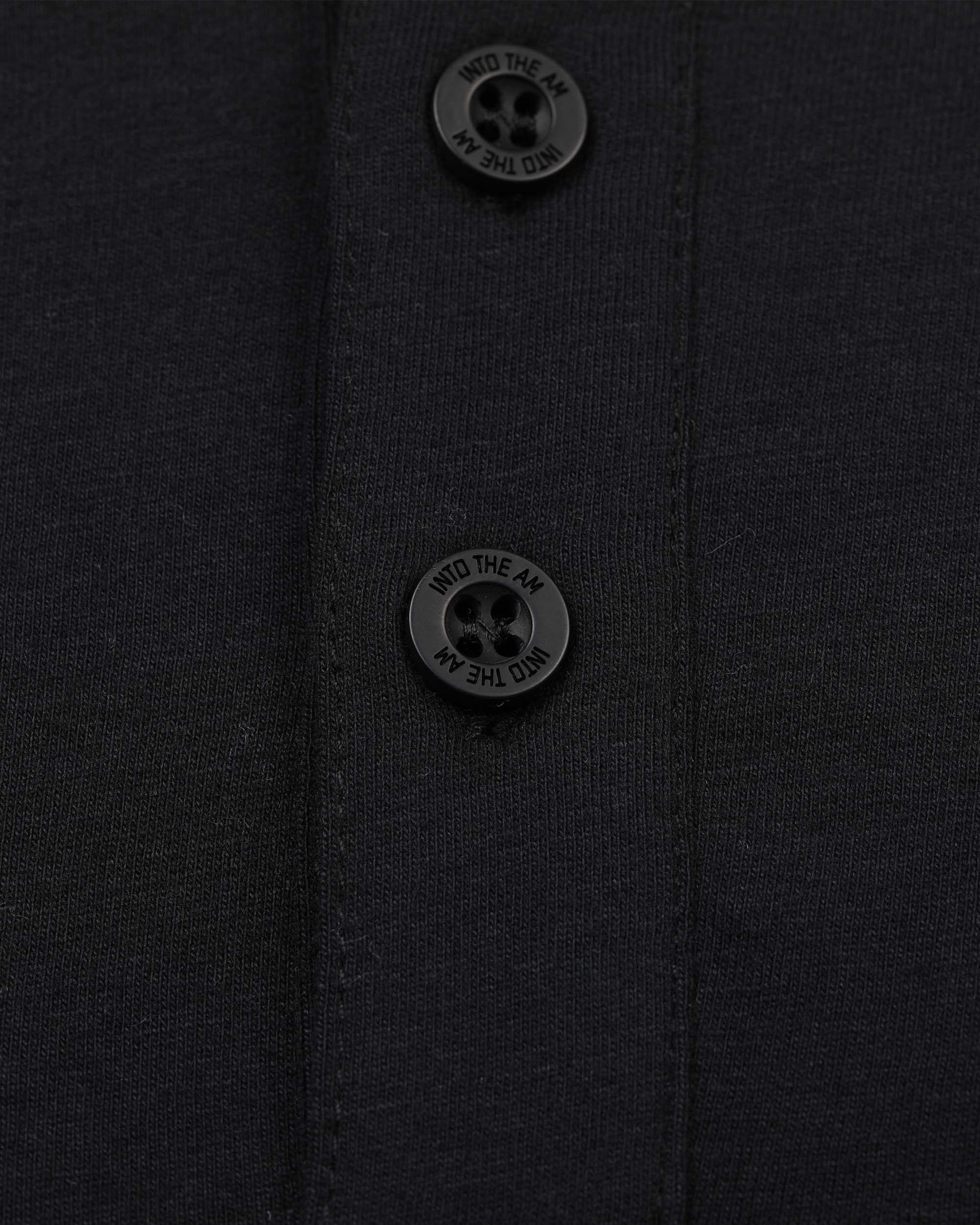 INTO THE AM – Engroshandel T-shirt – til mænd – Herre T-shirt med korte ærmer og henley-udskæring10