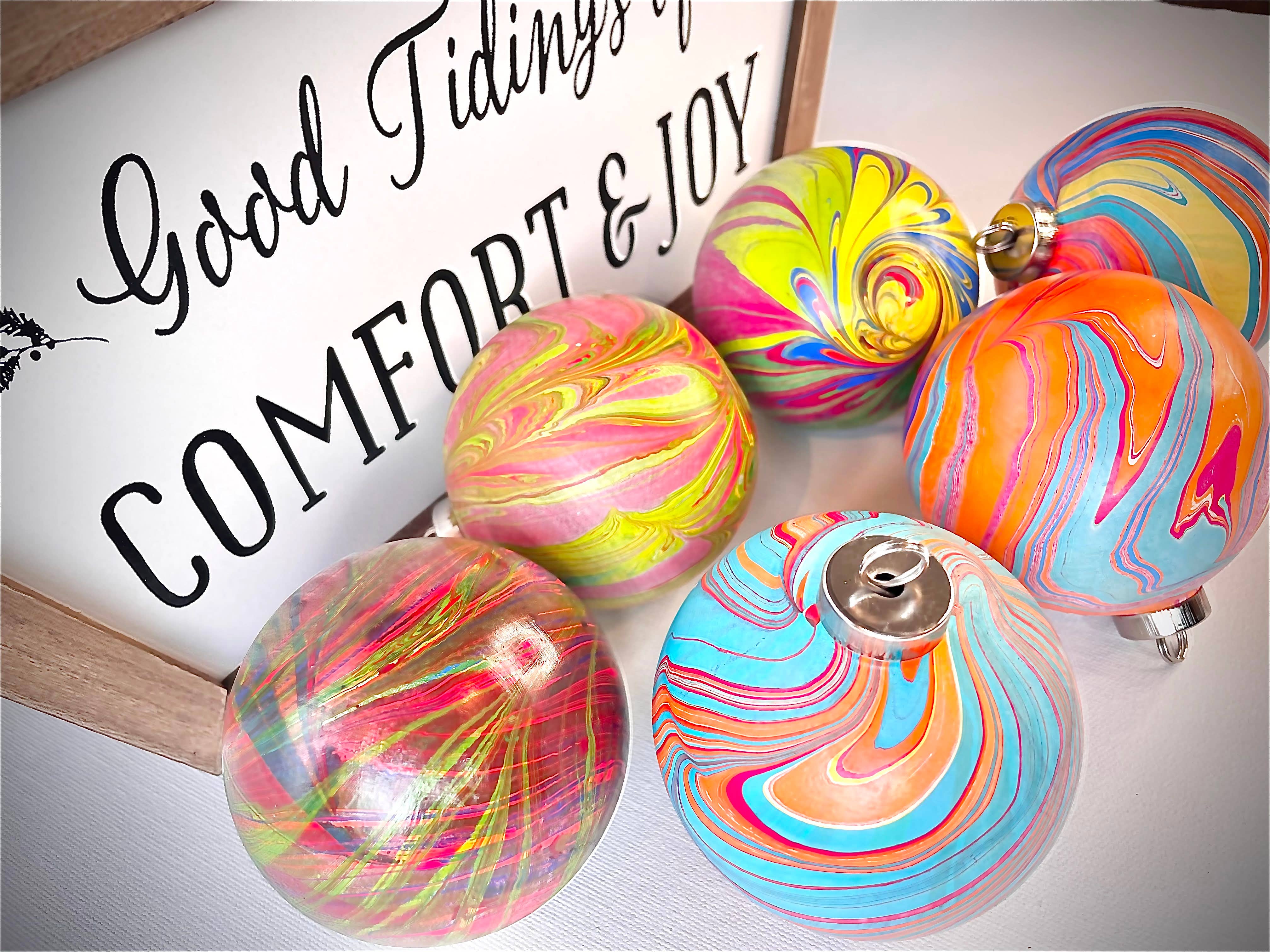 Marbling Art LLC - Wholesale Ornament - Hand-Marbled Ceramic Christmas Baubles / Decorations1