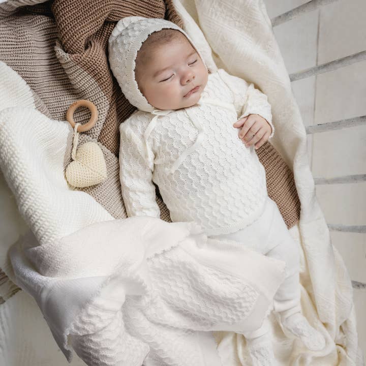 Raz Layette Set ~ Off White för wholesale av Bon Knit