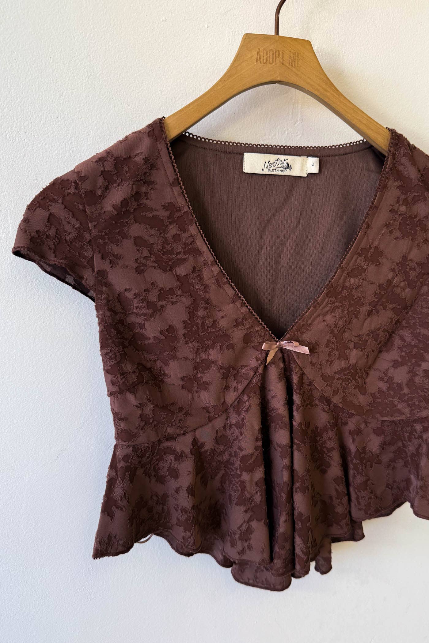 Nectar Clothing – Blusa - Mulher por atacado – Top Texturizado com Mangas Curtas Florais4