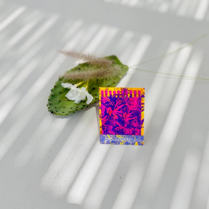 Streichhölzer „Violet Bonfire“ für den Großhandel von Pink Stories