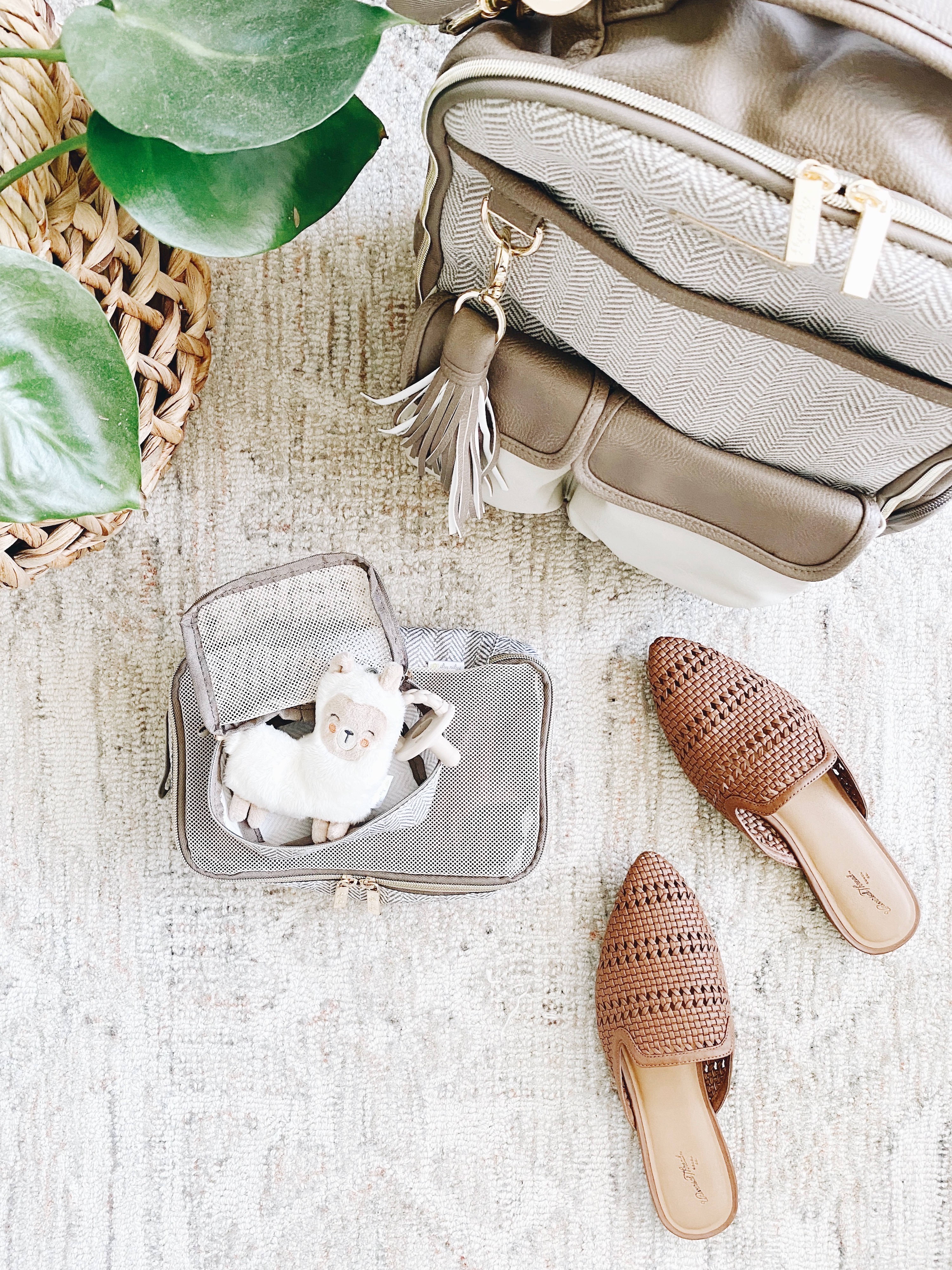 Itzy Ritzy - Wholesale Diaper Bag - Baby - Taupe Pack Like a Boss™ Diaper Bag Packing Cubes19