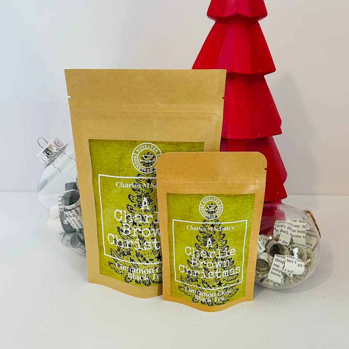 A Charlie Brown Christmas - THÉ NOIR À LA CANNELLE ET À LA GIROFLE pour la vente par NovelTea Bookstore & Gifts