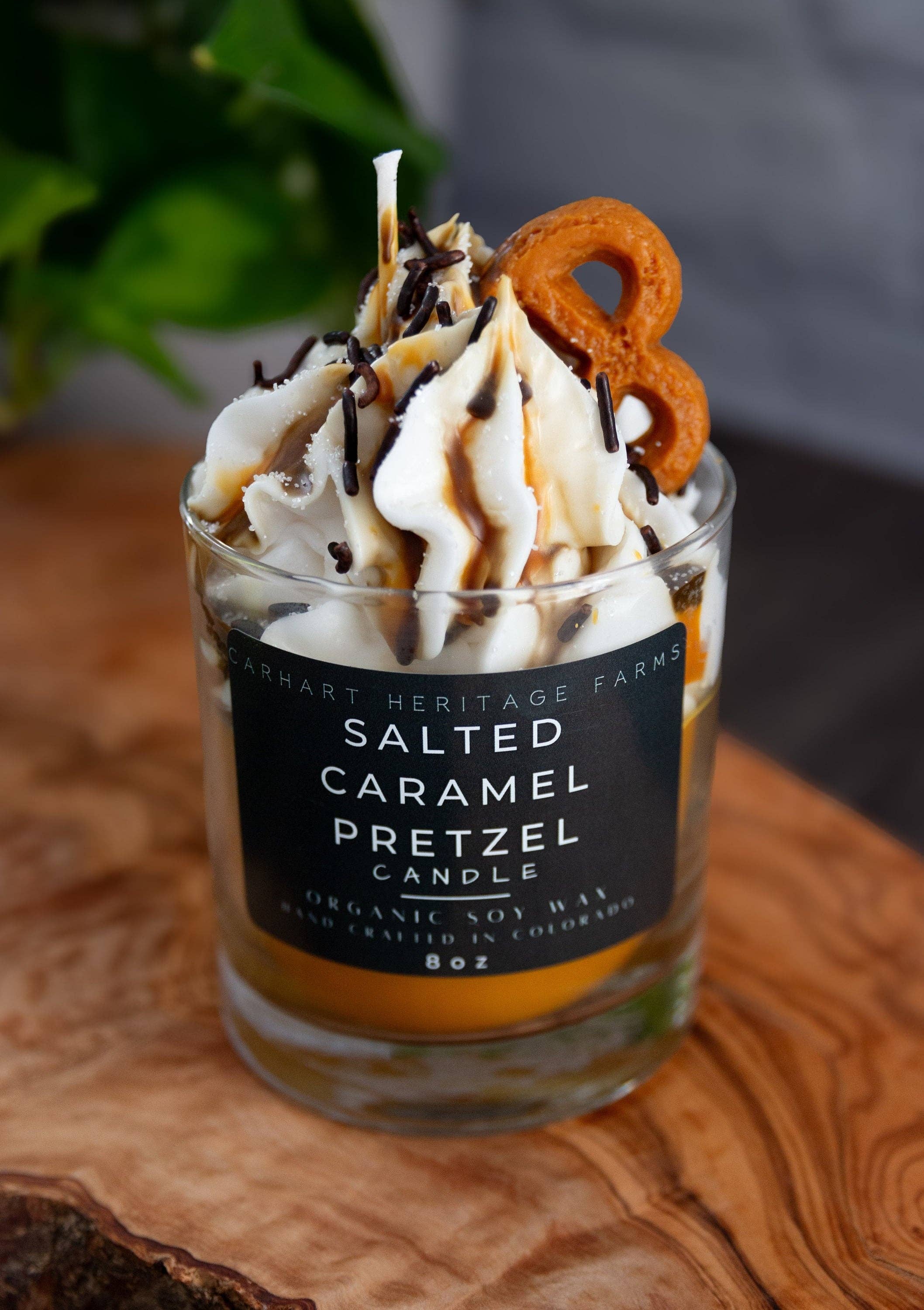Carhart Heritage Farms – wholesale Novelty candle – Salted Caramel Pretzel Candle1