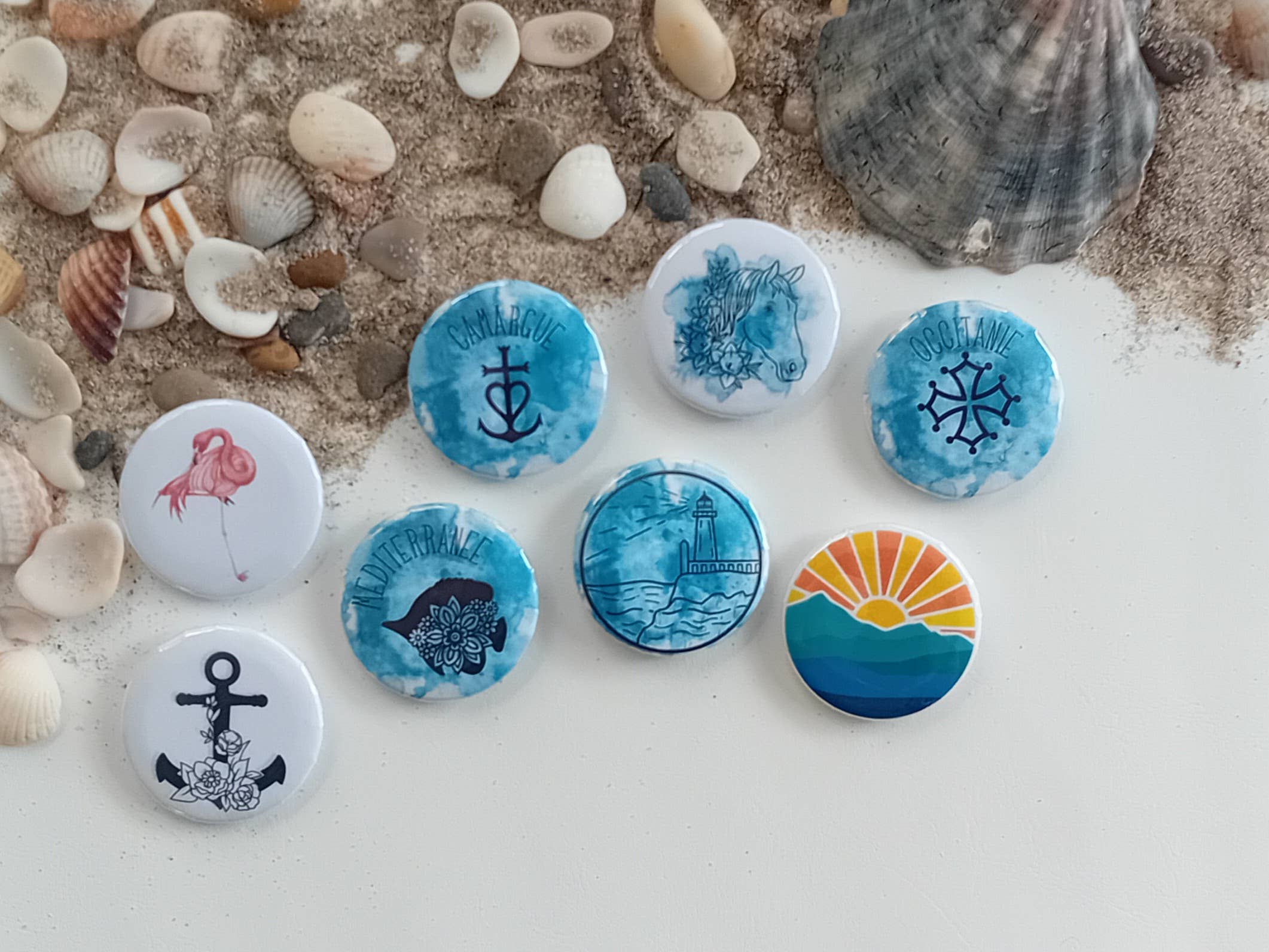 La baleine qui embosse - Wholesale Lapel Pin/Button - Badge Camargue1