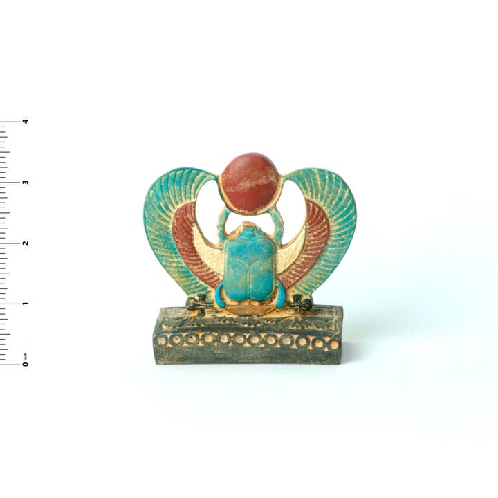 Discoveries, Inc. - Vendita all'ingrosso Statuette decorative - Statua di Scarabeo Alato - Colorata - 3,5" - Dio Egizio