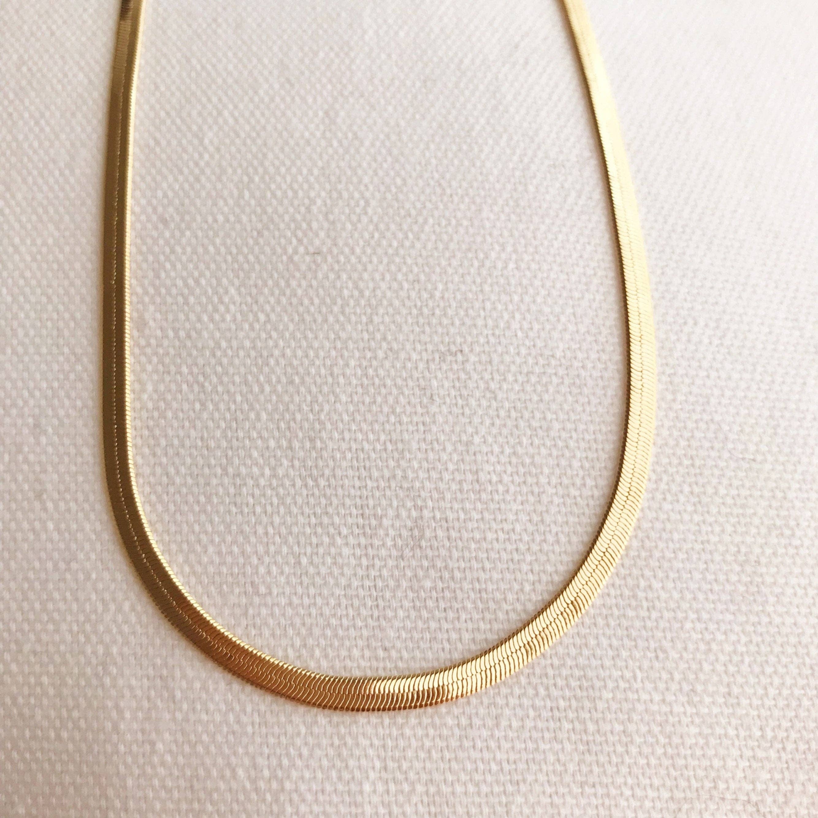 Haus of Monogram - Vente Collier maille et chaîne - Collier en Herringbone de 4 mm en Or Rempli | Bijoux Chaîne Élégante6