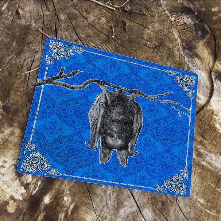 Panneau mural vintage en métal Motif tête de mort de chauve-souris Halloween pour la vente par The British Metal Signs Company