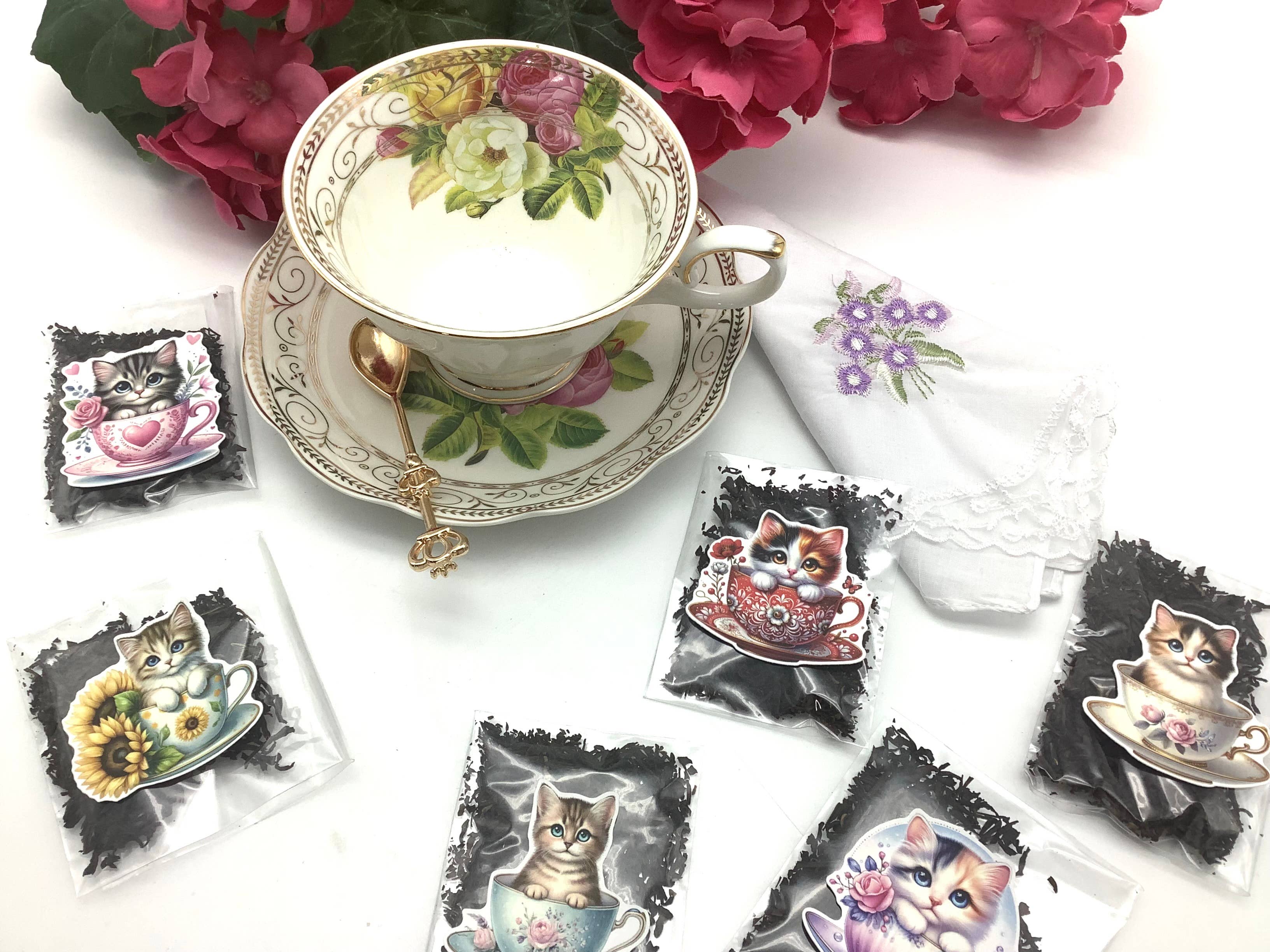 All Little Cute Things – wholesale Löst te – Katt i en vintage tekopp Kitty-sortiment av Loose Tea-paket3