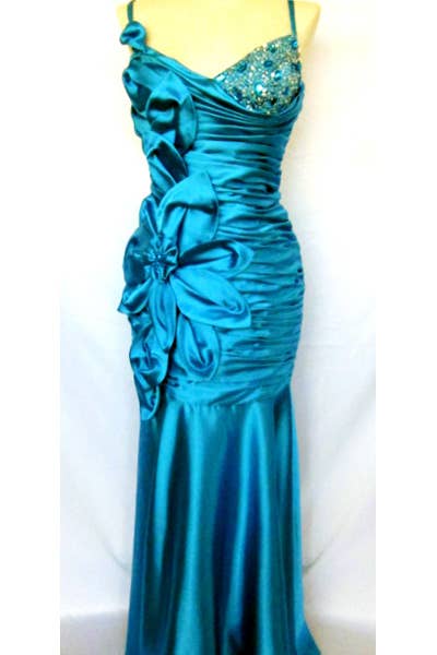 Chicas – Großhandel Kleid – Damen – Langes Satinkleid mit Blumen. C53068