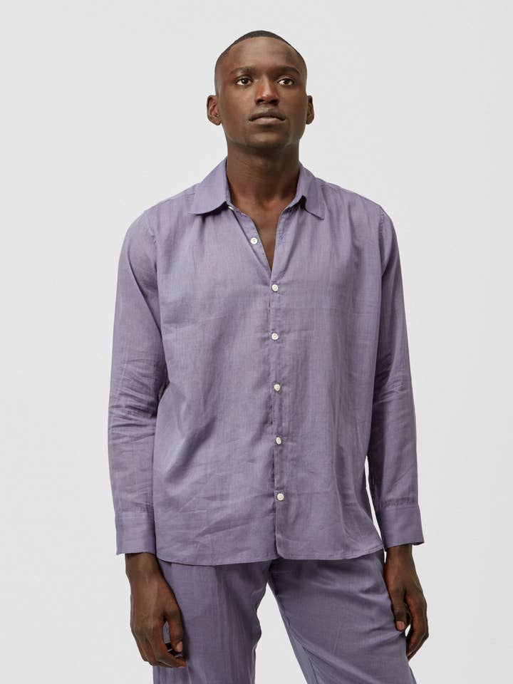 ESSENTIELLES HEMD IN VIOLETT für den Großhandel von C.R.T.D