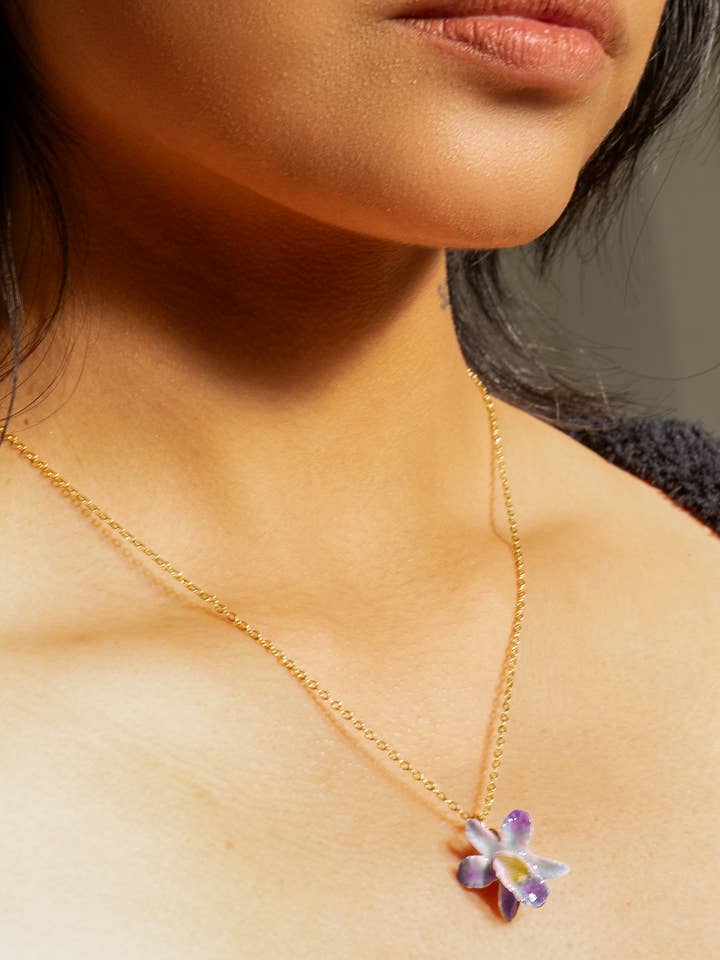 Collar Earth Angel Orchid en magenta para venta al por mayor de Peter and June