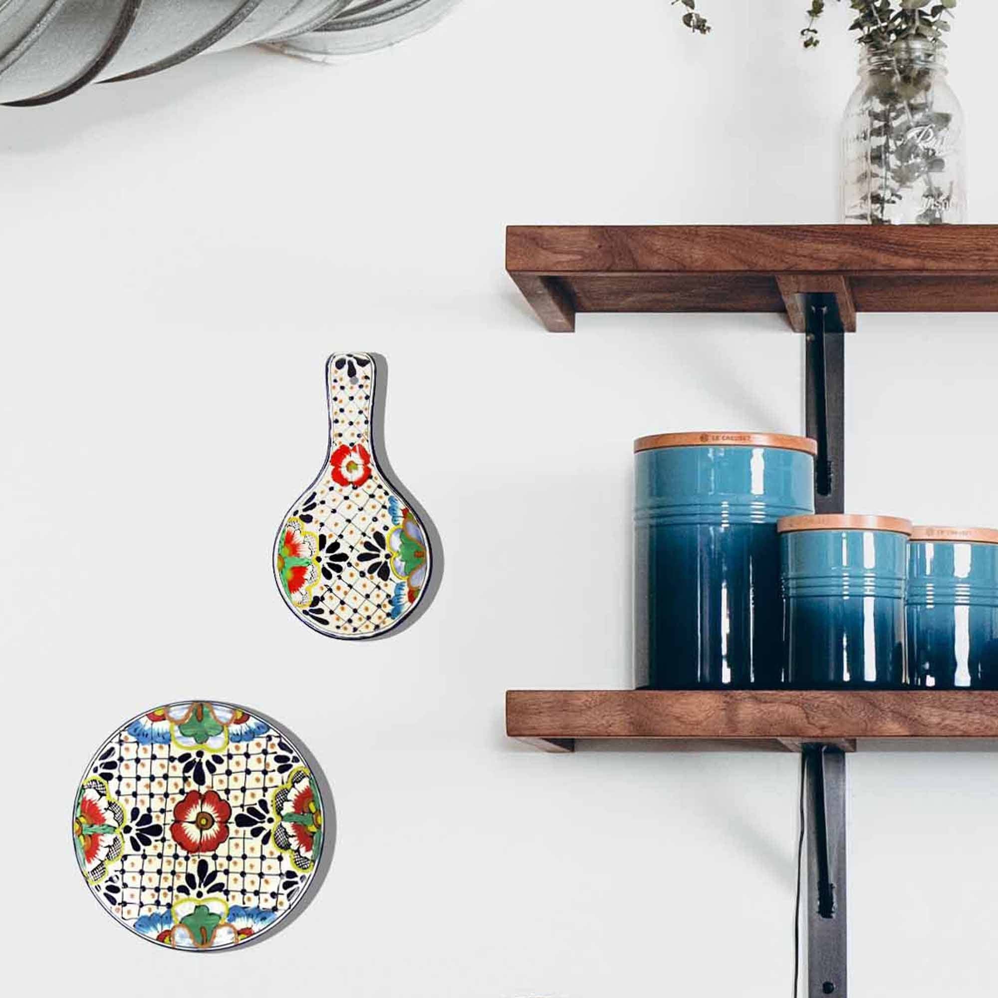 Global Crafts – Großhandel Löffelablagen – Encantada Handgefertigte Töpfer-Löffelablage, Punkte & Blumen5