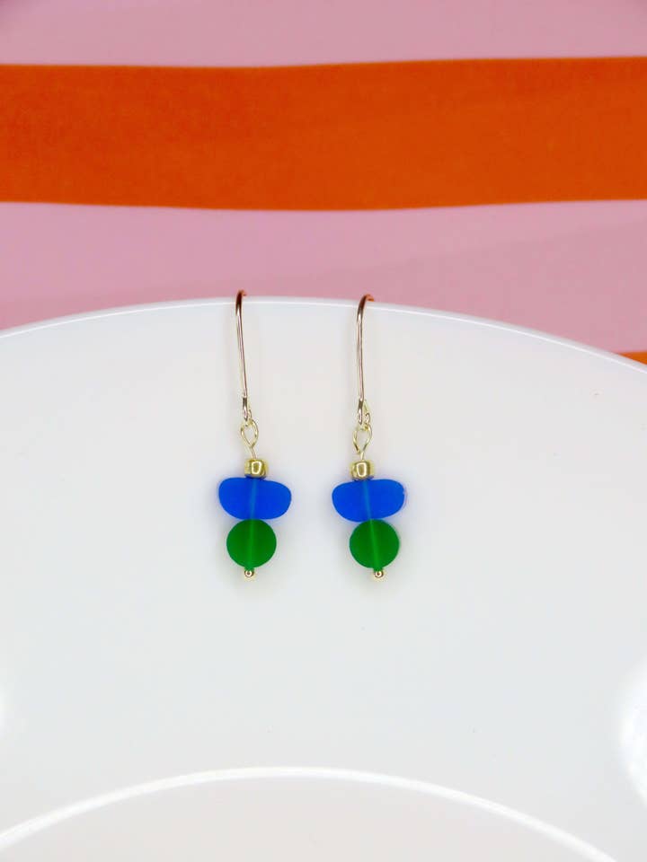 Color Treats orecchini blu verde con elementi placcati oro per la vendita all'ingrosso da parte di Niemalsmehrohne