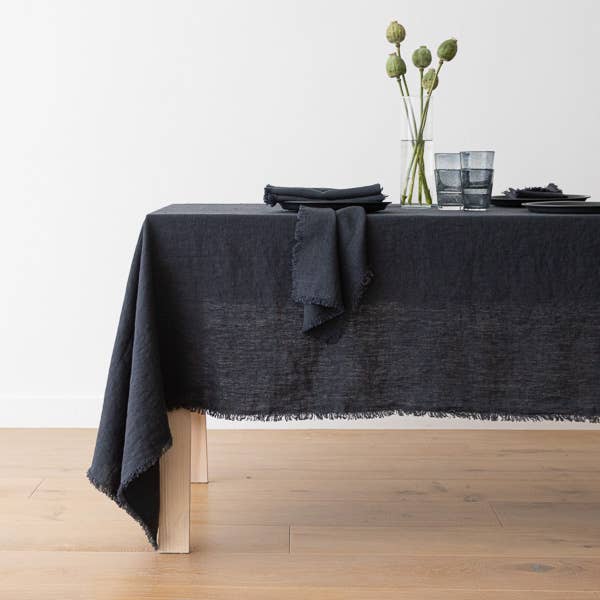 NAPPE À FRANGES TERRA ANTHRACITE pour la vente par LinenMe