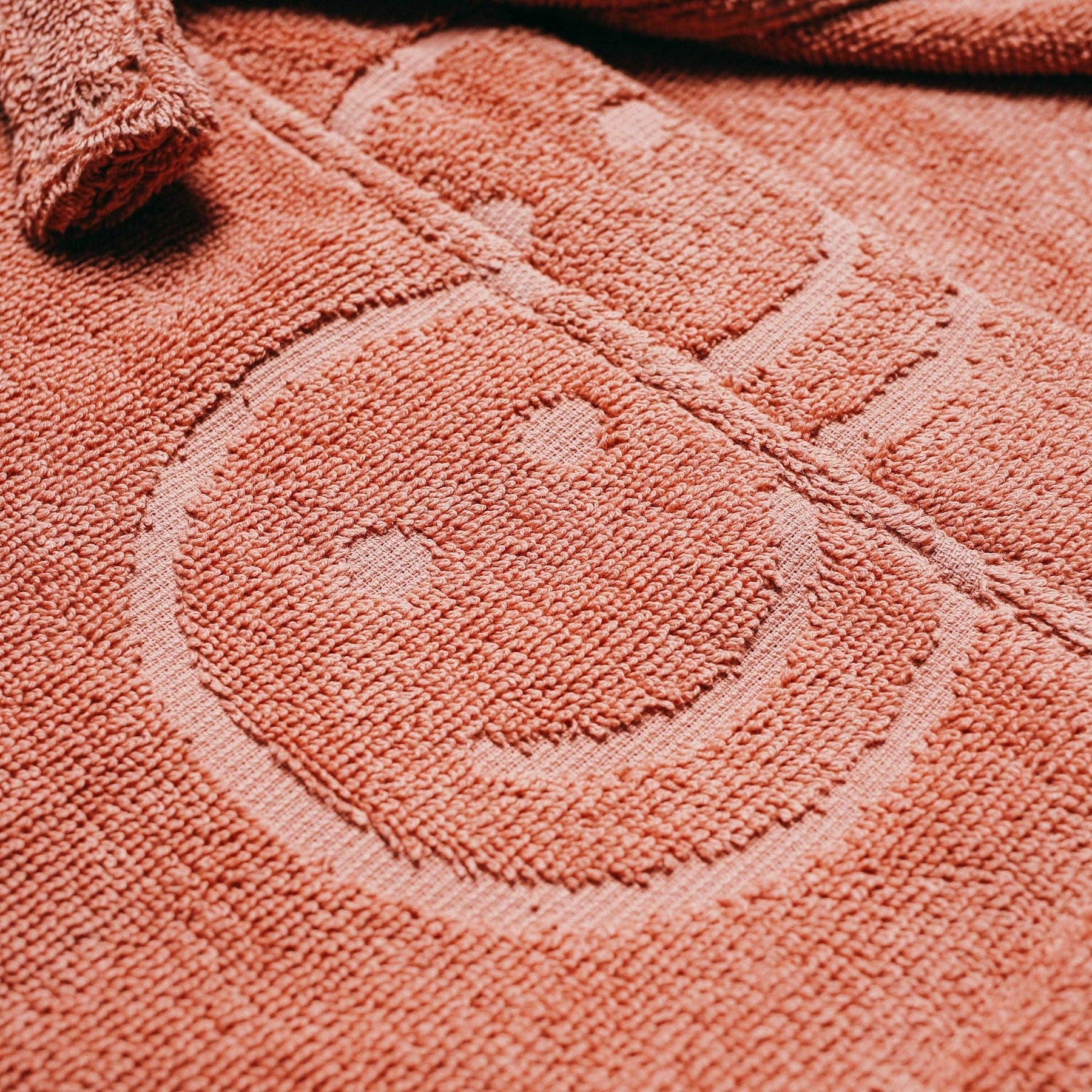 Happy Place Brand - Venta al por mayor Bata - Mujer - Albornoz de rizo con diseño sonriente para la piscina9