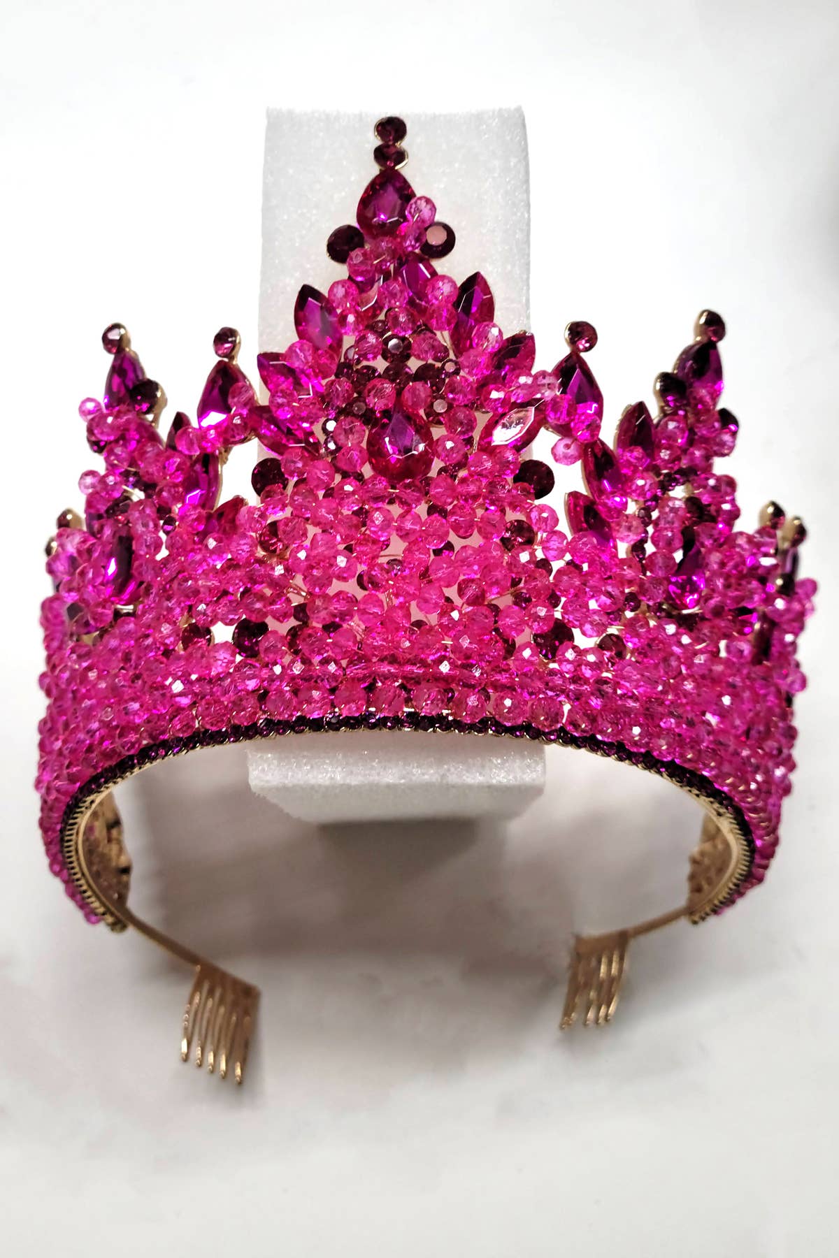 Chicas - Wholesale Tiara - Women's - Beautiful metal tiara with crystal balls and jewels HT97731