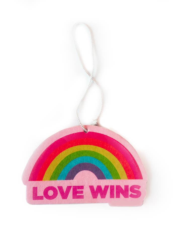 Liebe gewinnt LGBTQ+ Lufterfrischer für den Großhandel von Studio Soph (We Pay Your Import Fees - We Ship DDP)